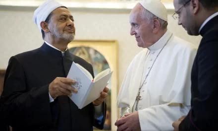 La religione umanizza il mondo e aiuta alla pace