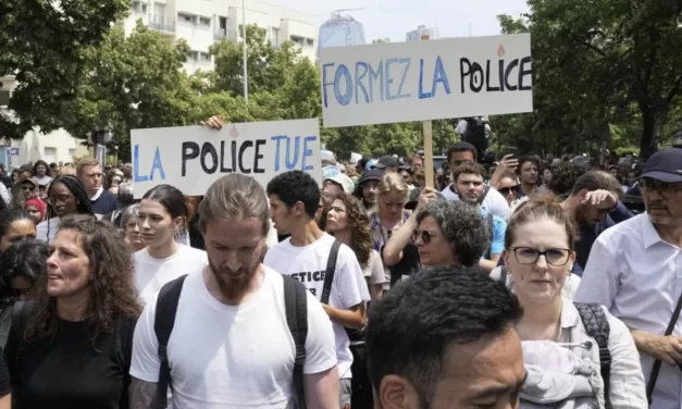 Sommosse in Francia per la morte di Nahel a Nanterre