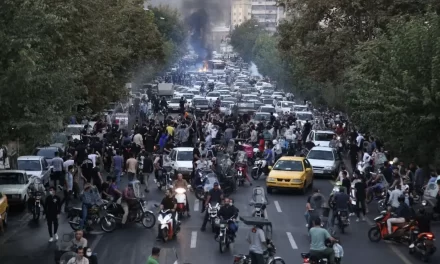 Masha Amini diventa simbolo di condanna della repressione in Iran