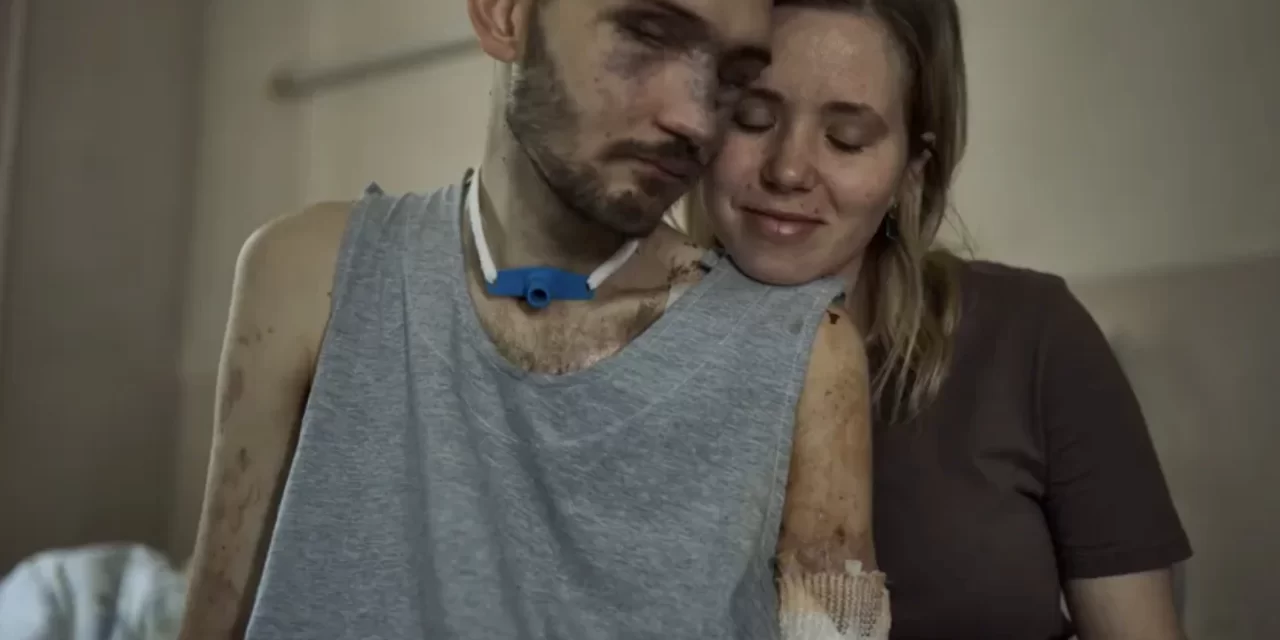 Una giovane coppia testimonia gli orrori della guerra in Ucraina 