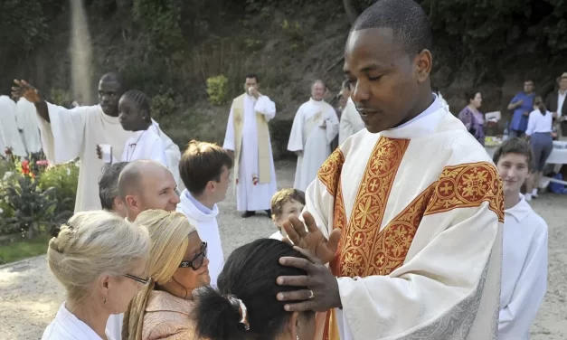I sacerdoti africani in Occidente tra tensioni e scambio di doni