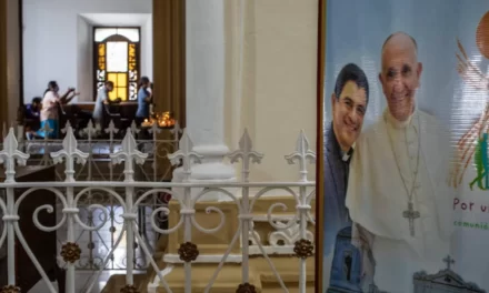 Il Nicaragua rilascia dodici sacerdoti cattolici incarcerati e li invia a Roma dopo un accordo con il Vaticano