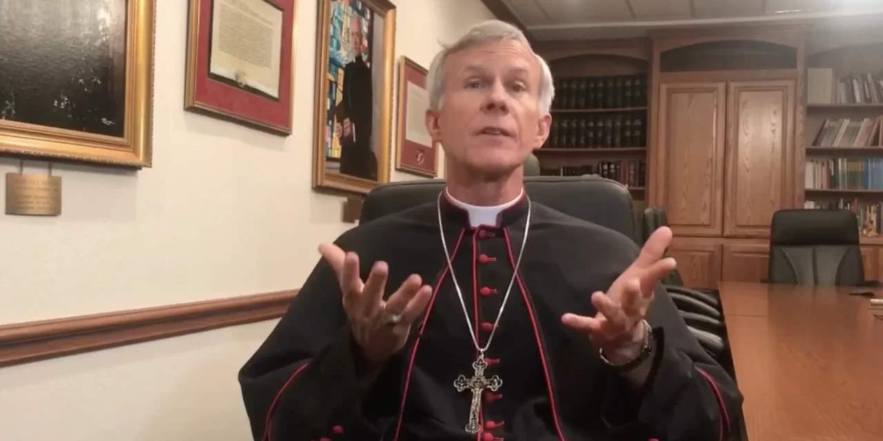 Papa Francesco rimuove il vescovo Strickland 