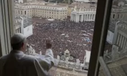Il Papa torna a pregare l’angelus a San Pietro con sorpresa: crea la Giornata Mondiale dei Bambini