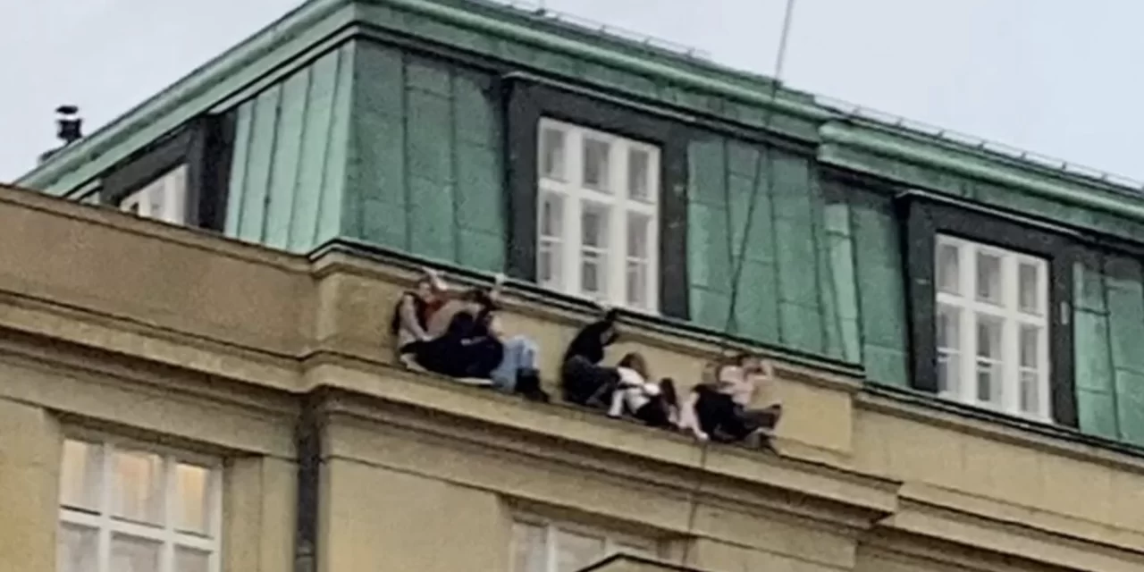Cordoglio di Papa Francesco per l’uccisione degli studenti di Praga