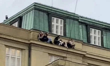 Cordoglio di Papa Francesco per l’uccisione degli studenti di Praga