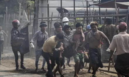 Atrocità in Myanmar nel confronto tra la giunta militare e le milizie etniche