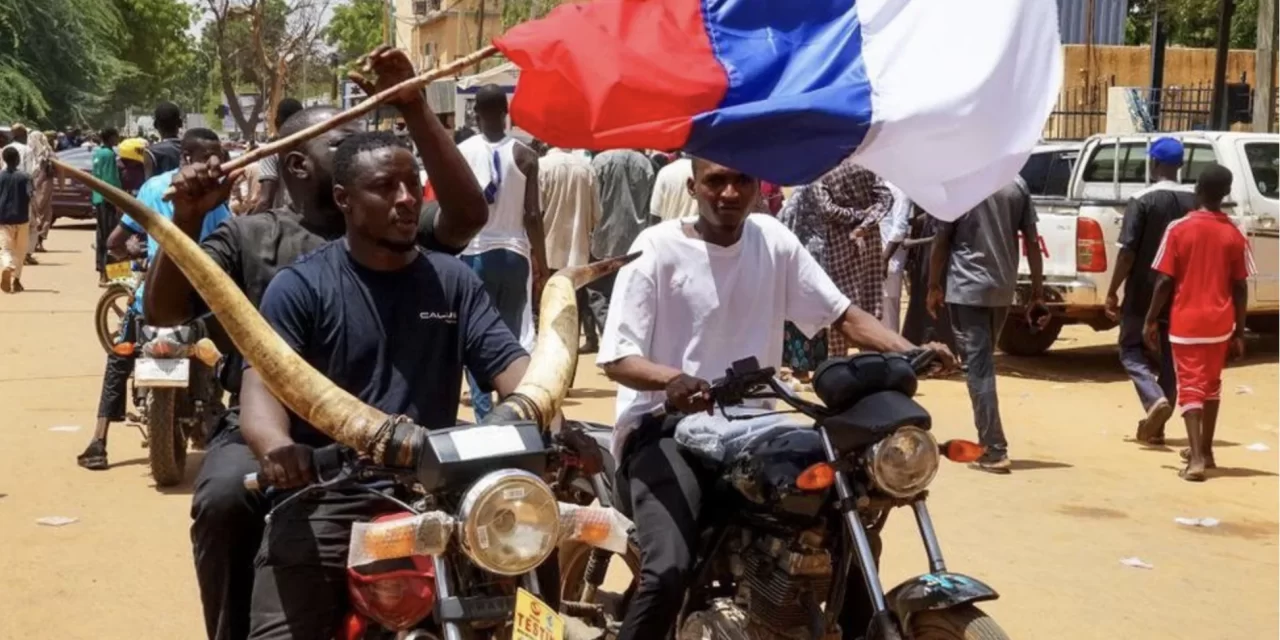 Il Niger filorusso liberalizza la tratta di esseri umani verso l’Europa