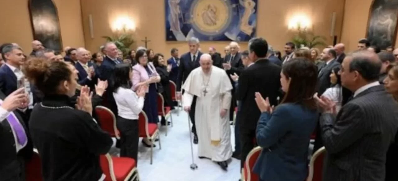 Papa Francesco: “Come vedete, sono ancora vivo”