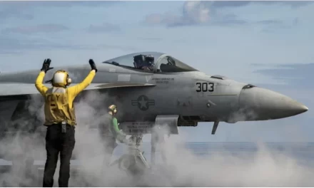 USA e Gran Bretagna rispondono agli attacchi degli Houthi in Mar Rosso 