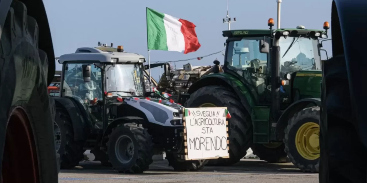 Anche in Italia sfilano i trattori della protesta