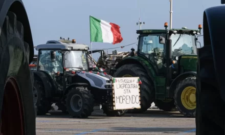 Anche in Italia sfilano i trattori della protesta