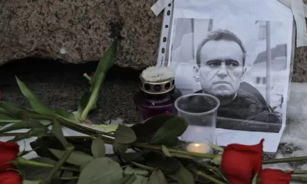 Navalny muore in prigione: indignazione internazionale e richieste di indagine