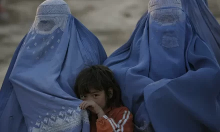Indignazione e rabbia: le donne afghane sotto il giogo dei talebani