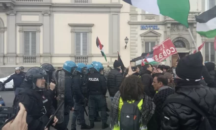I manganelli della Polizia contro gli studenti pro-Palestina