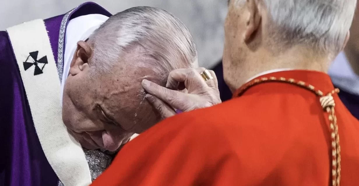 Papa Francesco inaugura la Quaresima: un invito alla sincerità e alla preghiera intima