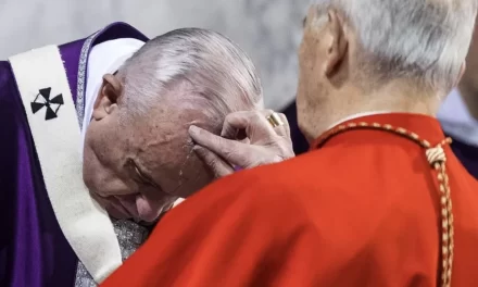 Papa Francesco inaugura la Quaresima: un invito alla sincerità e alla preghiera intima