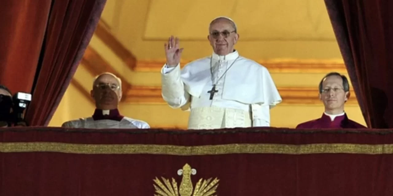 Undici anni di pontificato: Papa Francesco, l’incrollabile faro di speranza durante tempi di conflitto
