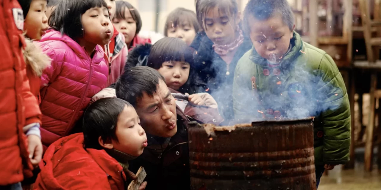 Delitto e abbandono: Il tragico caso dei bambini “Lasciati Indietro” in Cina