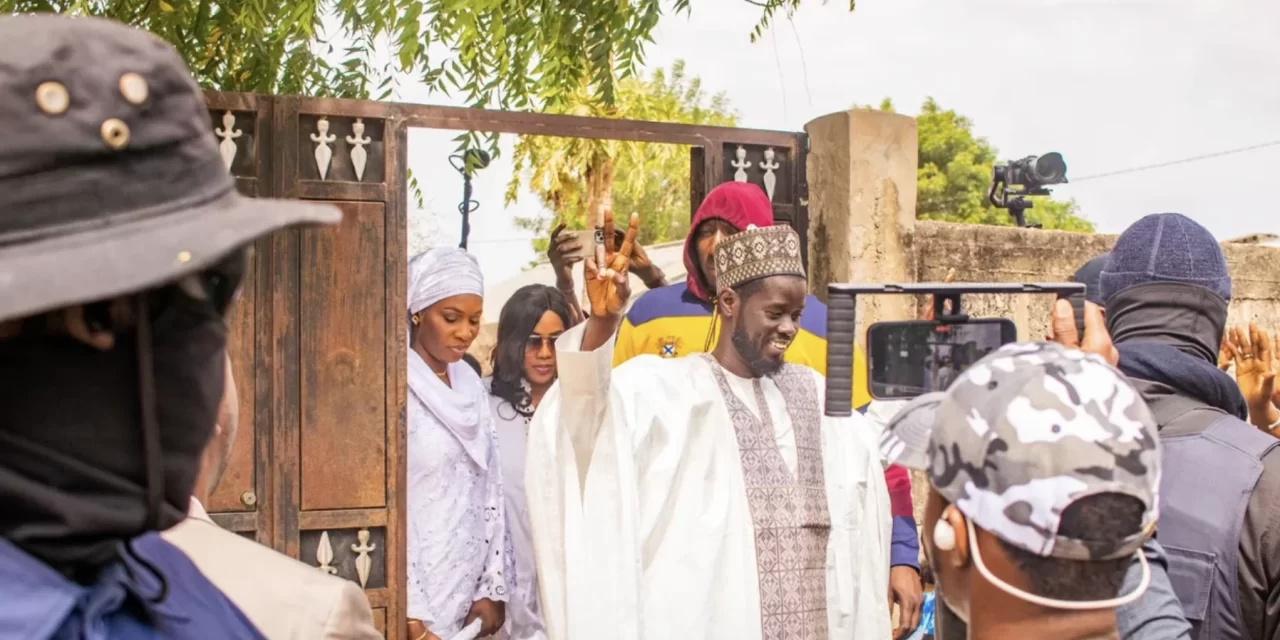 Una Svolta Senegalese – Il Trionfo di Bassirou Diomaye Faye