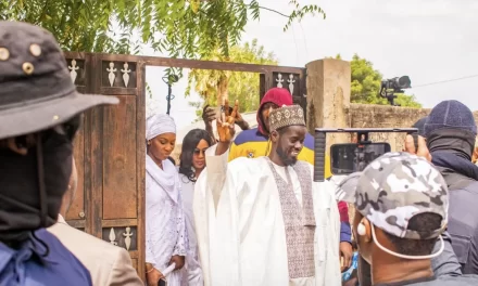 Una Svolta Senegalese – Il Trionfo di Bassirou Diomaye Faye