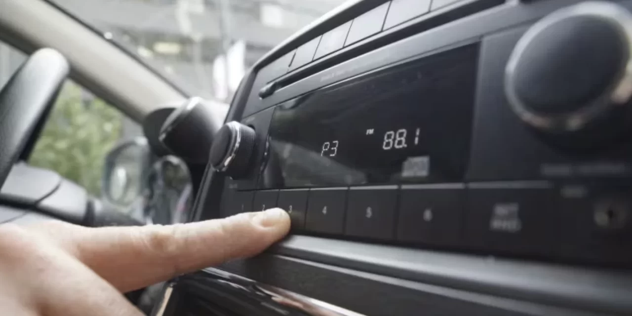 Emergenza nel settore radiofonico: La crescente ingerenza dei costruttori di auto nei contenuti radiofonici