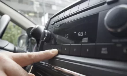 Emergenza nel settore radiofonico: La crescente ingerenza dei costruttori di auto nei contenuti radiofonici