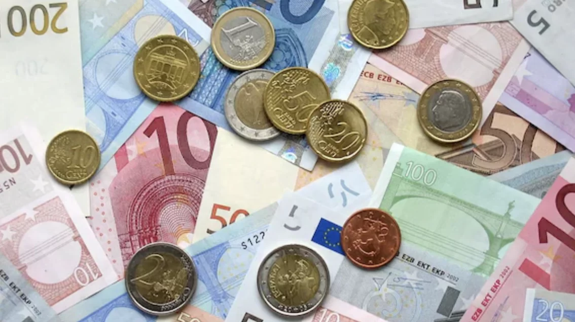 Conviene ancora all’Italia mantenere l’euro come moneta ufficiale?