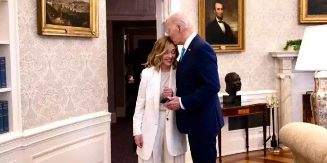 Biden tende la mano a Giorgia Meloni
