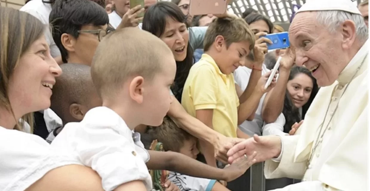Il Papa Francesco ricorda ai bambini che sono “la gioia dell’umanità e della Chiesa”
