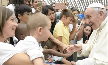 Il Papa Francesco ricorda ai bambini che sono “la gioia dell’umanità e della Chiesa”