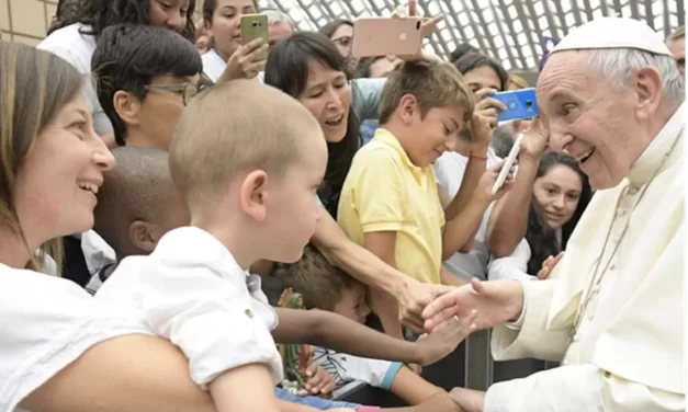 Il Papa Francesco ricorda ai bambini che sono “la gioia dell’umanità e della Chiesa”