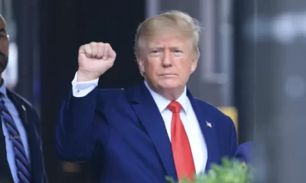 La Corte Suprema consente a Trump di candidarsi: una decisione controversa