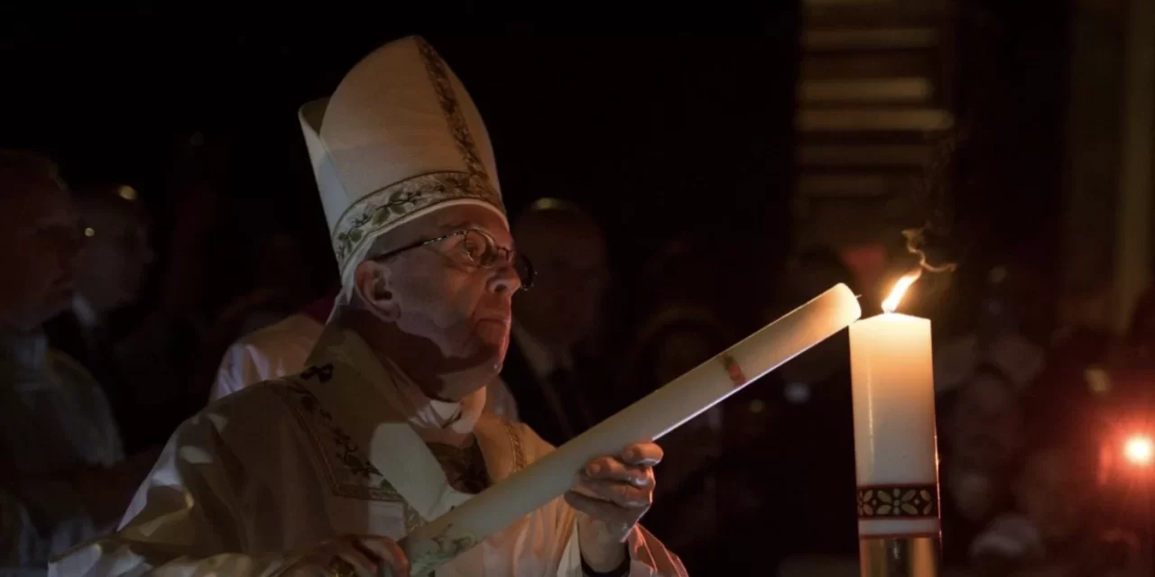 Papa Francesco alla veglia pasquale: La Luce oltre il buio