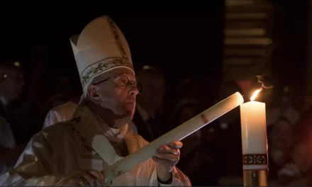Papa Francesco alla veglia pasquale: La Luce oltre il buio