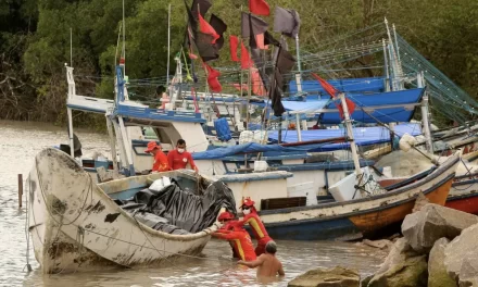 Tragedia nell’Atlantico: Nove Corpi Trovati su Imbarcazione alla Deriva