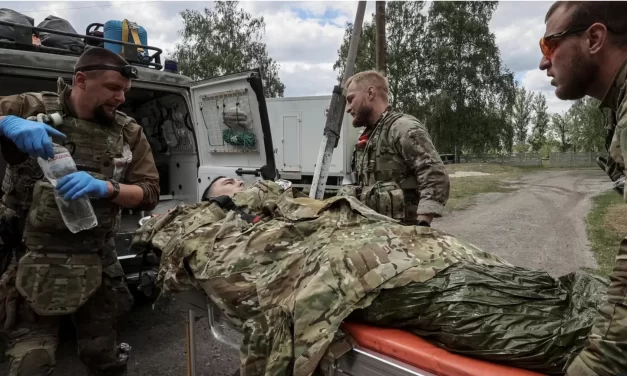 Vovchansk sotto attacco: la situazione al confine con la Russia si aggrava