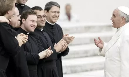 Costruire una Chiesa Sinodale: L’appello del Papa Francesco ai Parroci