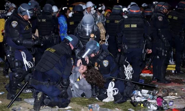 Scontro e arresti durante lo sgombero di un campo propalestinese alla UCLA