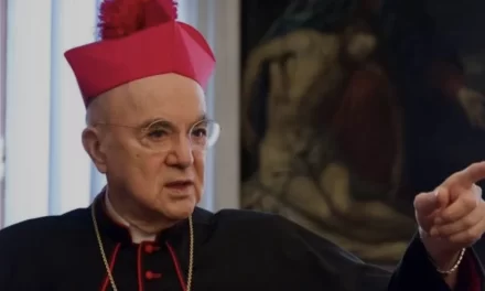 Mons. Carlo Viganò è a un passo dalla scomunica