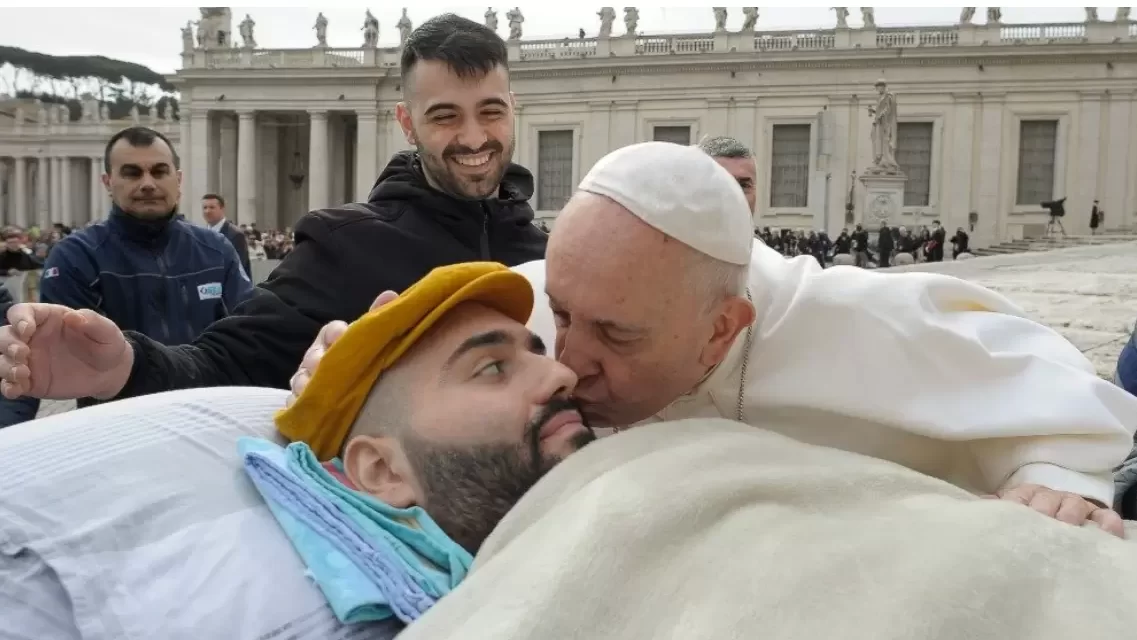 L’unzione degli infermi è un segno di cura per la vita, non dell’arrivo del becchino