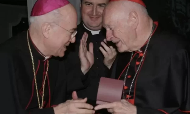 L’illusione dell’impunità e l’arroganza clericale: riflessioni sulla scomunica di Viganò