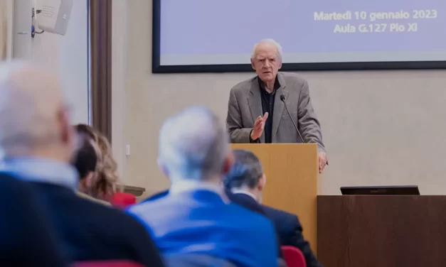 Il declino della religione e la trasformazione del sacro: Una riflessione critica