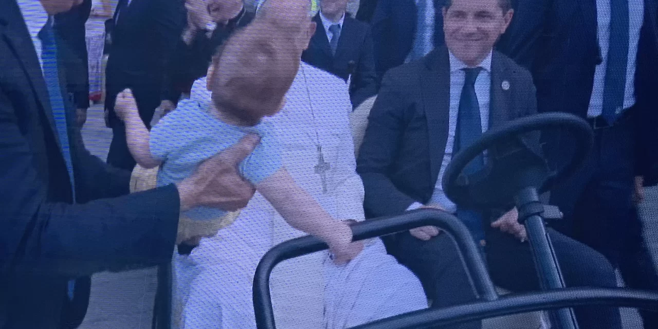 Papa Francesco chiude le Settimane Sociali dei cattolici 2024 di Trieste