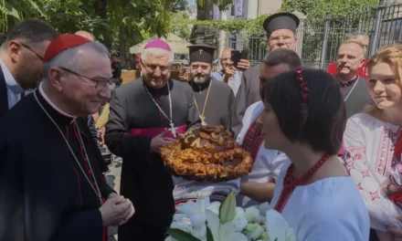 Il cardinale Parolin visita Odessa e Kiev: Un Messaggio di Pace e Speranza