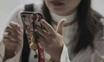La Cina spia i telefonini sulla base di una nuova legge