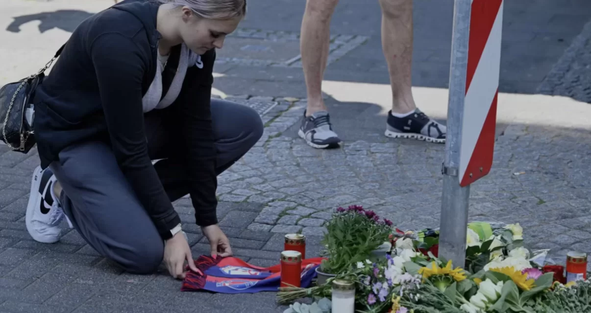 A Solingen un presunto terrorista uccide tre persone