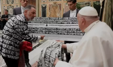Papa Francesco incontra i familiari delle vittime dell’esplosione al porto di Beirut