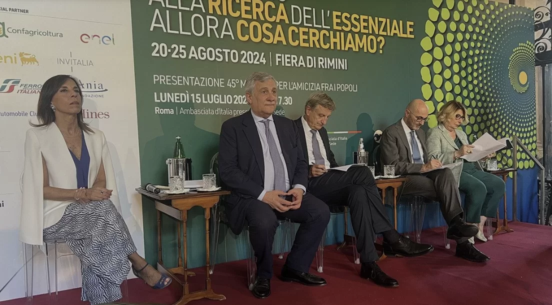Papa Francesco al Meeting di Rimini: un Invito alla Ricerca dell’Essenziale in Tempi di Crisi