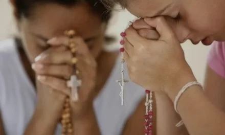 Il Rosario è ancora rilevante? Un’indagine sul suo impatto sul benessere e la salute mentale